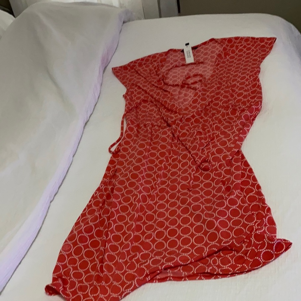 Brand new with tags banana republic wrap dress in orange and white size xl